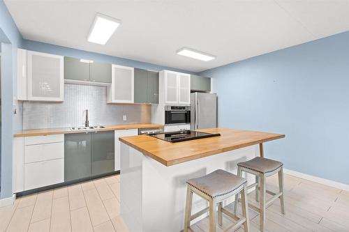 305 1030 Grant Avenue, Winnipeg, MB - Indoor Photo Showing Kitchen With Double Sink