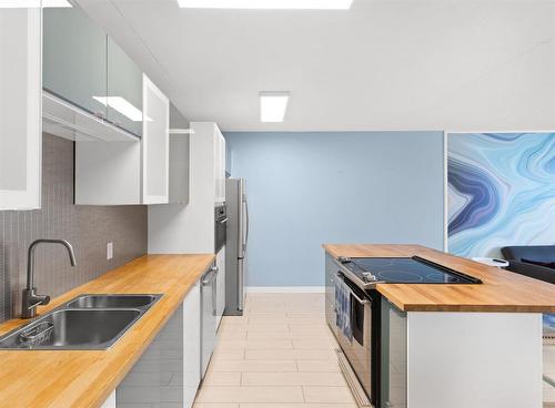 305 1030 Grant Avenue, Winnipeg, MB - Indoor Photo Showing Kitchen With Double Sink