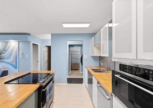 305 1030 Grant Avenue, Winnipeg, MB - Indoor Photo Showing Kitchen With Double Sink