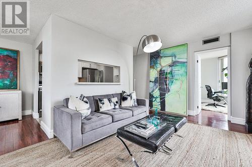 708 - 1 Hickory Tree Road, Toronto, ON - Indoor Photo Showing Living Room