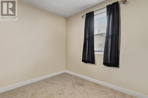 18 Irving Place, Hamilton, ON - Indoor Photo Showing Other Room