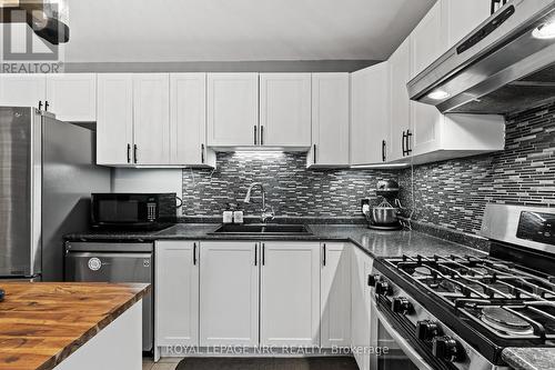 18 Irving Place, Hamilton, ON - Indoor Photo Showing Kitchen With Double Sink With Upgraded Kitchen