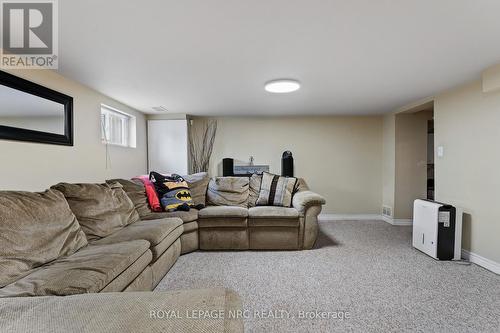 18 Irving Place, Hamilton, ON - Indoor Photo Showing Other Room