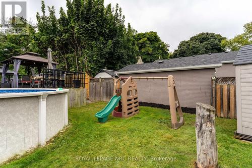 18 Irving Place, Hamilton, ON - Outdoor With Above Ground Pool