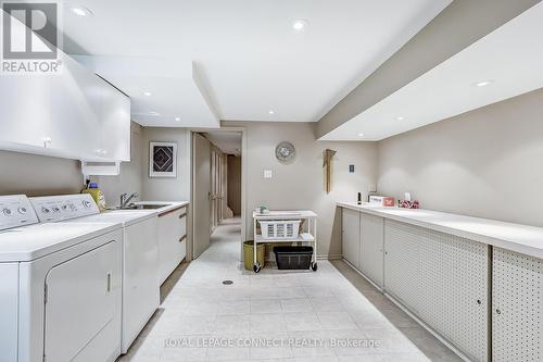 69 Sonneck Square, Toronto, ON - Indoor Photo Showing Laundry Room