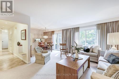 69 Sonneck Square, Toronto, ON - Indoor Photo Showing Living Room