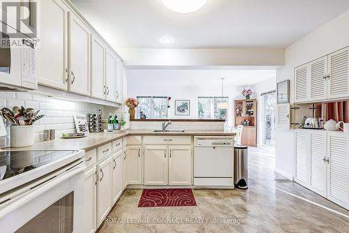 69 Sonneck Square, Toronto, ON - Indoor Photo Showing Kitchen