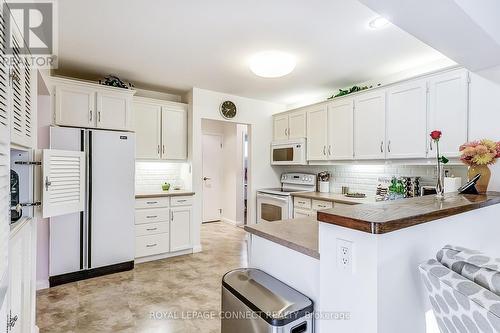 69 Sonneck Square, Toronto, ON - Indoor Photo Showing Kitchen