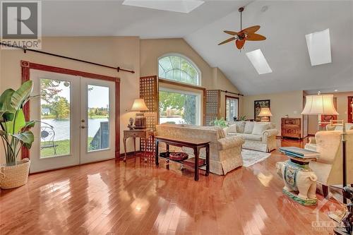 5791 Kelly Marie Drive, Ottawa, ON - Indoor Photo Showing Living Room