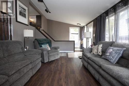 593 Boundary Rd, Sault Ste. Marie, ON - Indoor Photo Showing Living Room