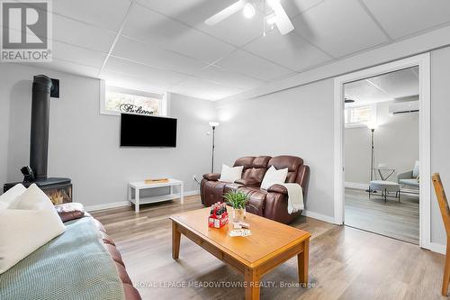 6 Davies Drive, South Bruce Peninsula, ON - Indoor Photo Showing Living Room