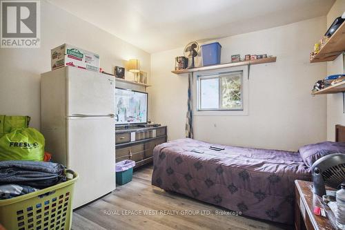 4 Cora Street E, Huntsville, ON - Indoor Photo Showing Bedroom