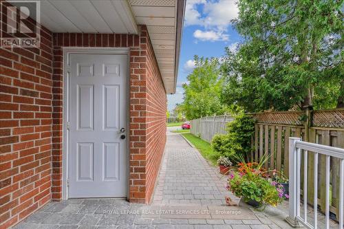 211 Murray Street, Brampton, ON - Outdoor With Exterior