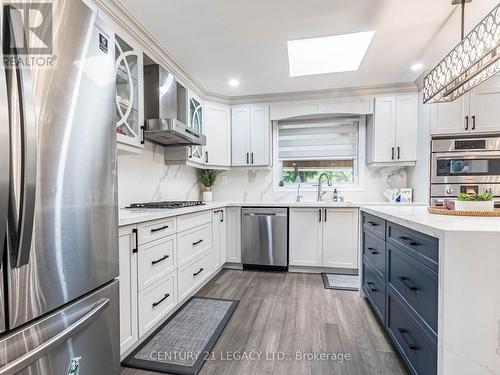 392 Wilson Drive, Milton, ON - Indoor Photo Showing Kitchen With Upgraded Kitchen