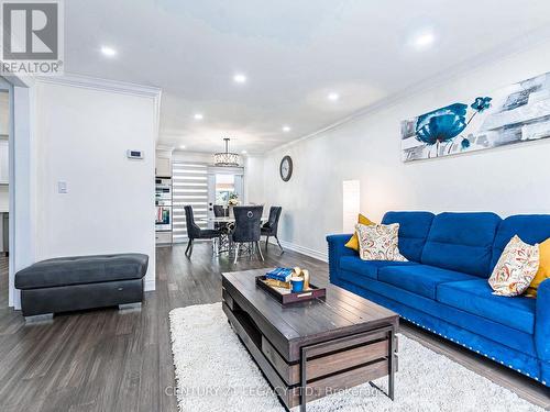 392 Wilson Drive, Milton, ON - Indoor Photo Showing Living Room