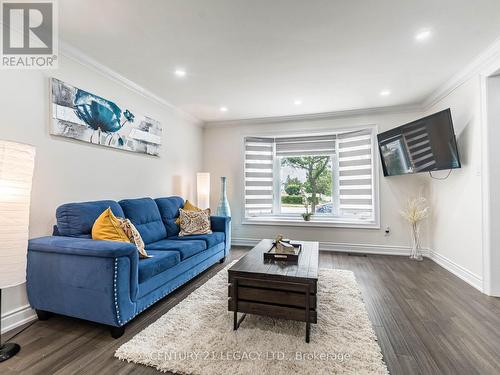 392 Wilson Drive, Milton, ON - Indoor Photo Showing Living Room