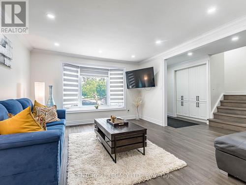 392 Wilson Drive, Milton, ON - Indoor Photo Showing Living Room