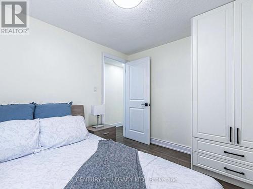 392 Wilson Drive, Milton, ON - Indoor Photo Showing Bedroom