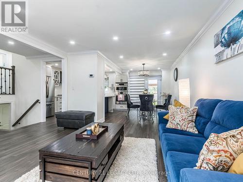 392 Wilson Drive, Milton, ON - Indoor Photo Showing Living Room