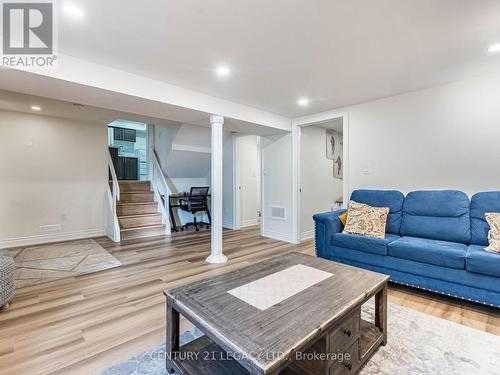 392 Wilson Drive, Milton, ON - Indoor Photo Showing Living Room