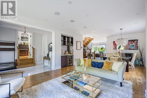 106 Ballacaine Drive, Toronto, ON - Indoor Photo Showing Living Room