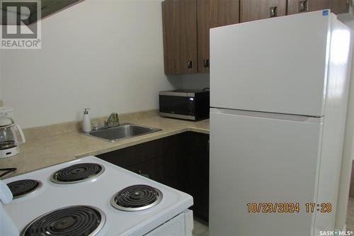 305 Fines Drive, Regina, SK - Indoor Photo Showing Kitchen