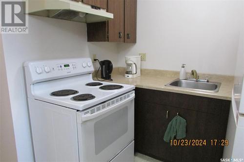 305 Fines Drive, Regina, SK - Indoor Photo Showing Kitchen