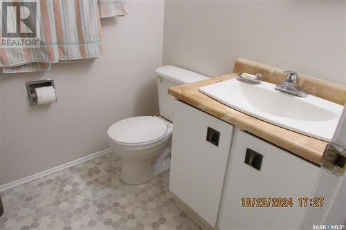 305 Fines Drive, Regina, SK - Indoor Photo Showing Bathroom