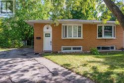 228 INGLESIDE PLACE  Kitchener, ON N2M 2H2