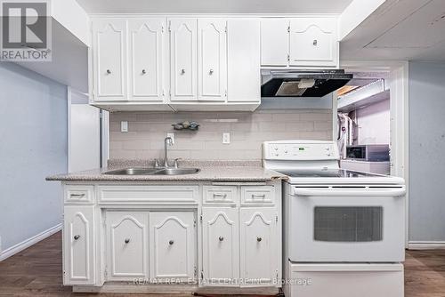 228 Ingleside Place, Kitchener, ON - Indoor Photo Showing Kitchen With Double Sink