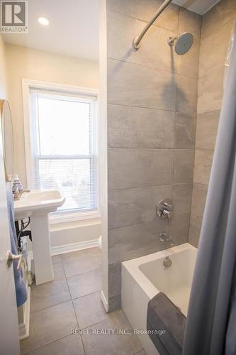 282 Darling Street, Brantford, ON - Indoor Photo Showing Bathroom