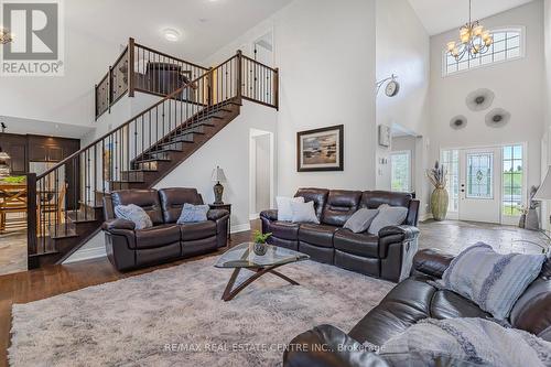 2 Ashlea Lane, Melancthon, ON - Indoor Photo Showing Living Room