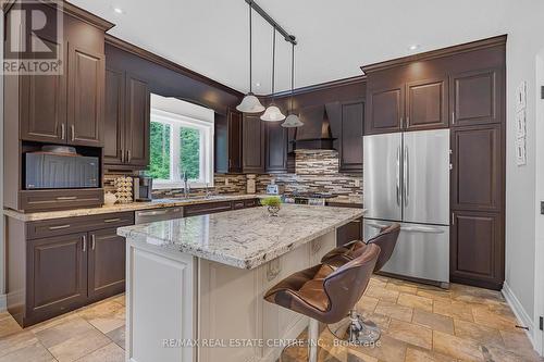 2 Ashlea Lane, Melancthon, ON - Indoor Photo Showing Kitchen With Upgraded Kitchen