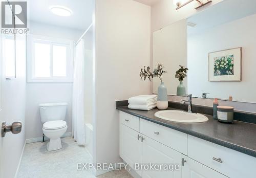 111 Newport Drive, Cambridge, ON - Indoor Photo Showing Bathroom