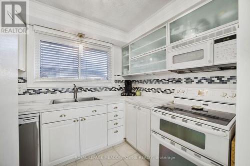 11 - 1110 Garth Street, Hamilton, ON - Indoor Photo Showing Kitchen With Double Sink