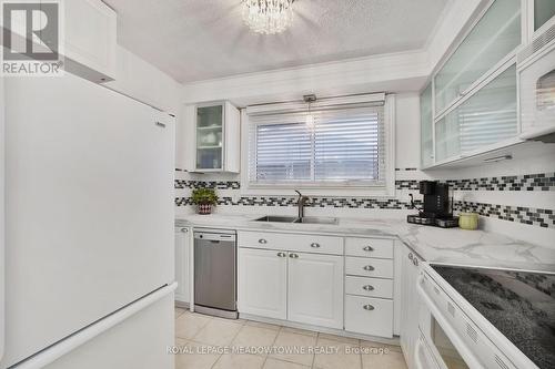 11 - 1110 Garth Street, Hamilton, ON - Indoor Photo Showing Kitchen