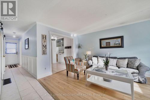 11 - 1110 Garth Street, Hamilton, ON - Indoor Photo Showing Living Room