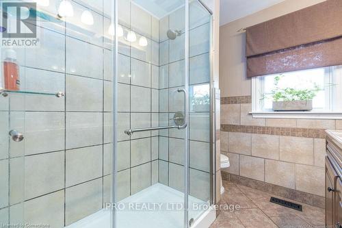 585 Garner Road W, Hamilton, ON - Indoor Photo Showing Bathroom