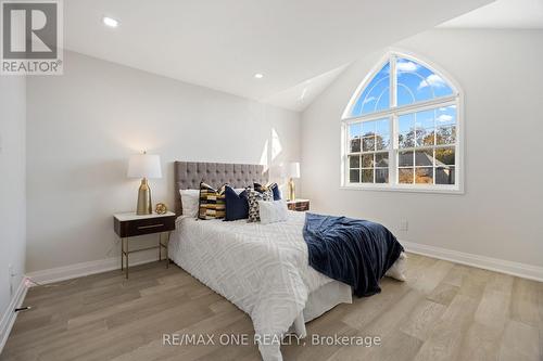 50 English Oak Drive, Richmond Hill, ON - Indoor Photo Showing Bedroom