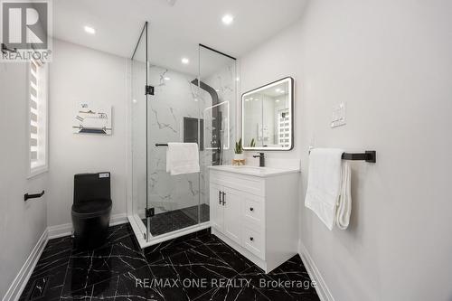 50 English Oak Drive, Richmond Hill, ON - Indoor Photo Showing Bathroom