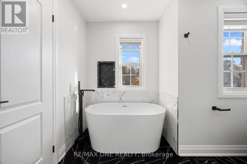 50 English Oak Drive, Richmond Hill, ON - Indoor Photo Showing Bathroom