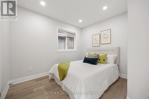 50 English Oak Drive, Richmond Hill, ON - Indoor Photo Showing Bedroom