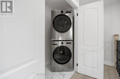 50 English Oak Drive, Richmond Hill, ON - Indoor Photo Showing Laundry Room