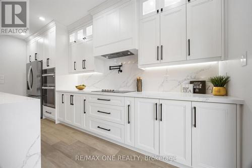 50 English Oak Drive, Richmond Hill, ON - Indoor Photo Showing Kitchen