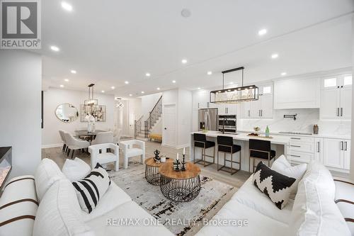 50 English Oak Drive, Richmond Hill, ON - Indoor Photo Showing Living Room