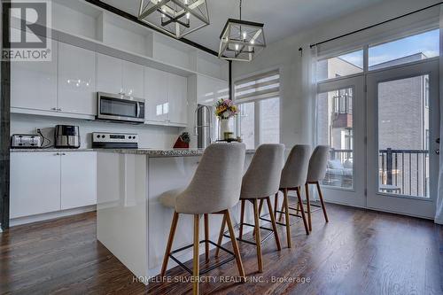 33 Golden Trail, Vaughan, ON - Indoor Photo Showing Kitchen