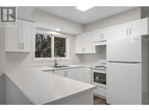 1917 Macdonald Avenue, Prince George, BC - Indoor Photo Showing Kitchen