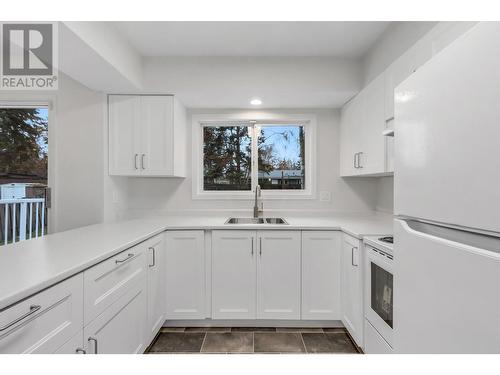 1917 Macdonald Avenue, Prince George, BC - Indoor Photo Showing Kitchen