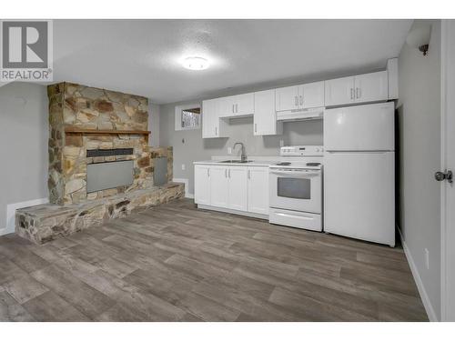 1917 Macdonald Avenue, Prince George, BC - Indoor Photo Showing Kitchen