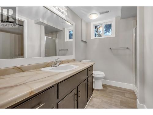 1917 Macdonald Avenue, Prince George, BC - Indoor Photo Showing Bathroom